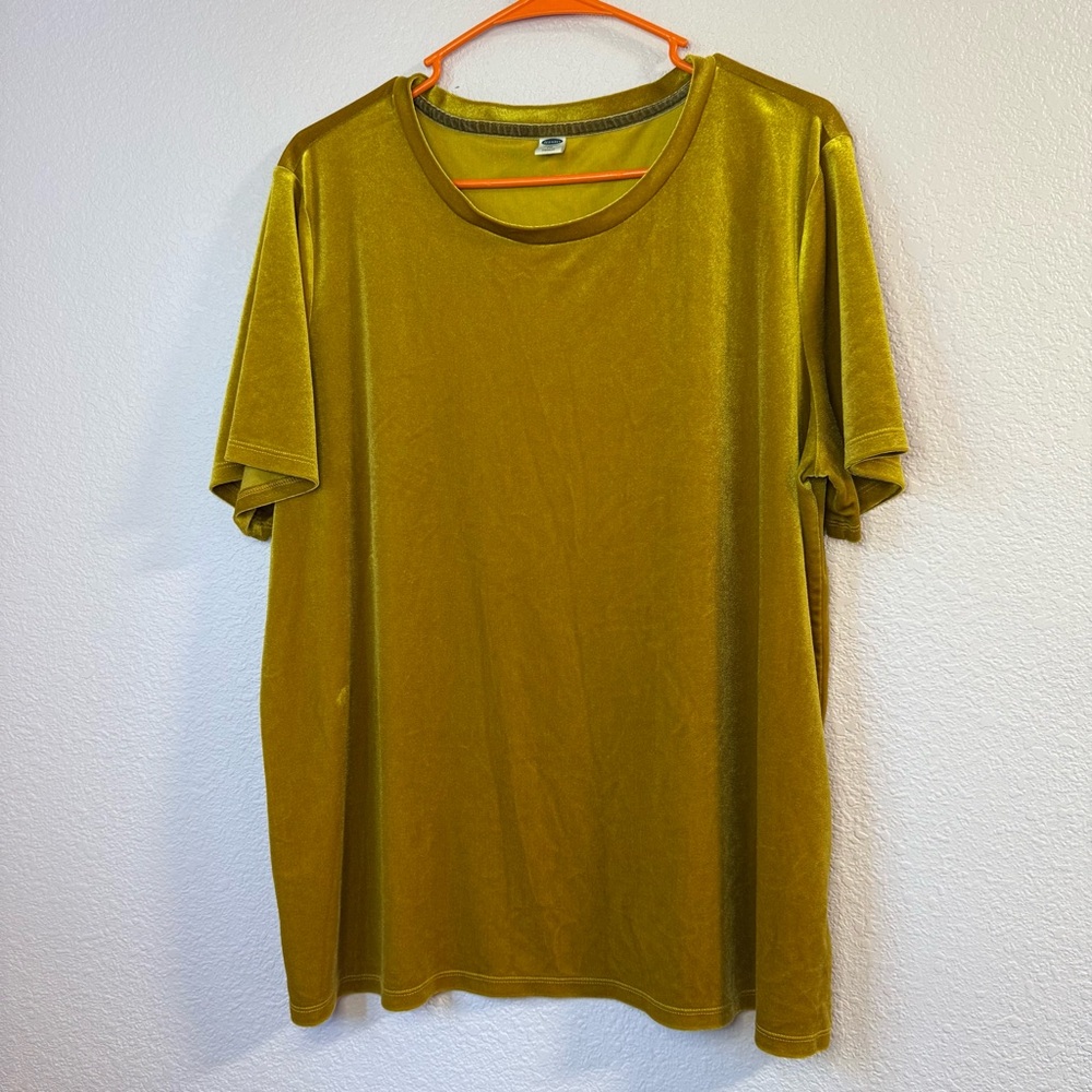 Women’s Gold Velvet Blouse fits like XXL